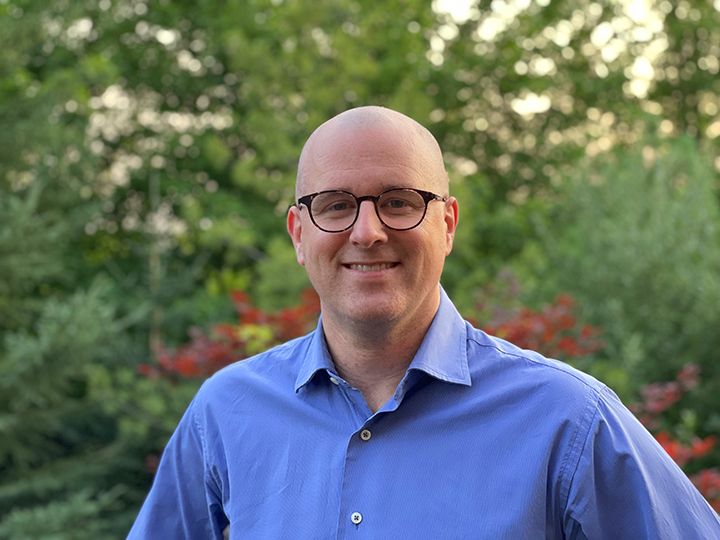 Dr. Andrew Healey's Headshot